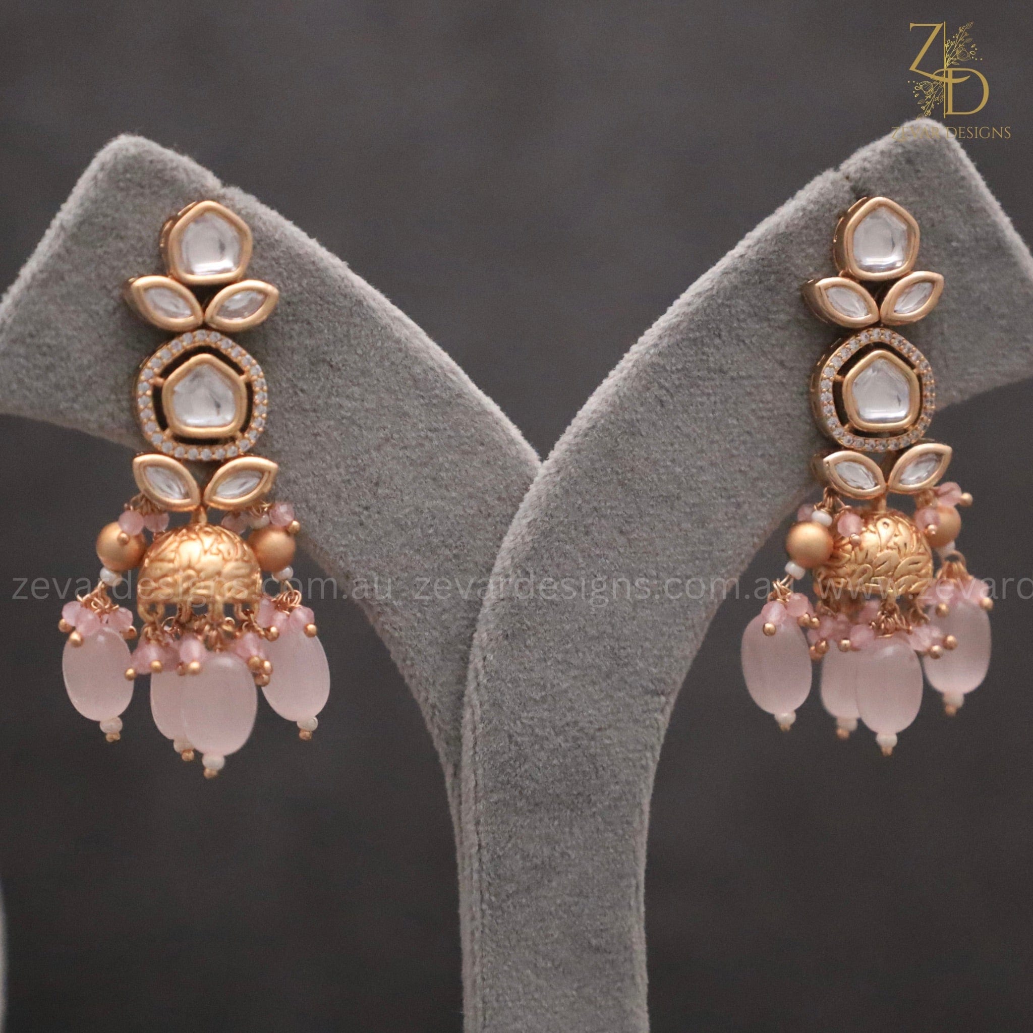 Gold shop kundan design